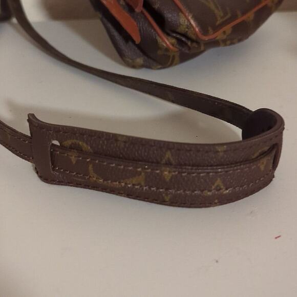 Authentic Louis Vuitton Monogram Amazone Crossbody Bag Old Model 3231L **DAMAGED - Picture 3 of 13